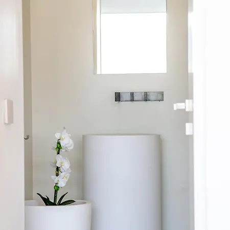 Bianco D'alghero - By The Sea