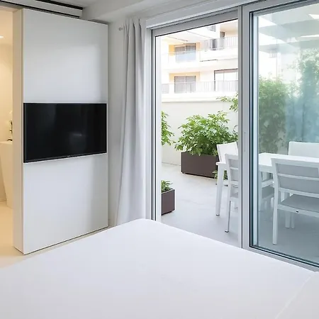 Bianco D'alghero - By The Sea