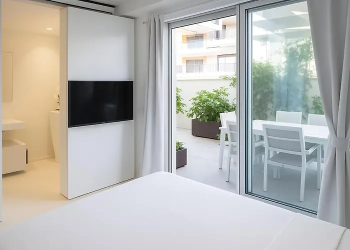 Bianco D'alghero - By The Sea